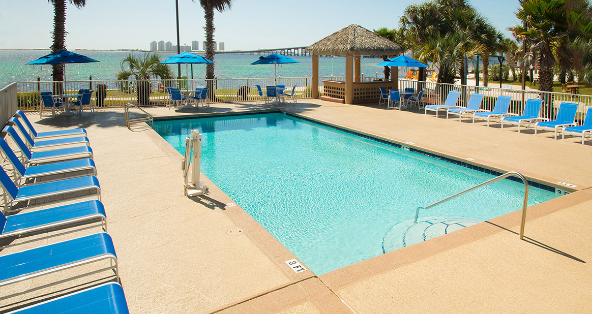Navarre hotel pool
